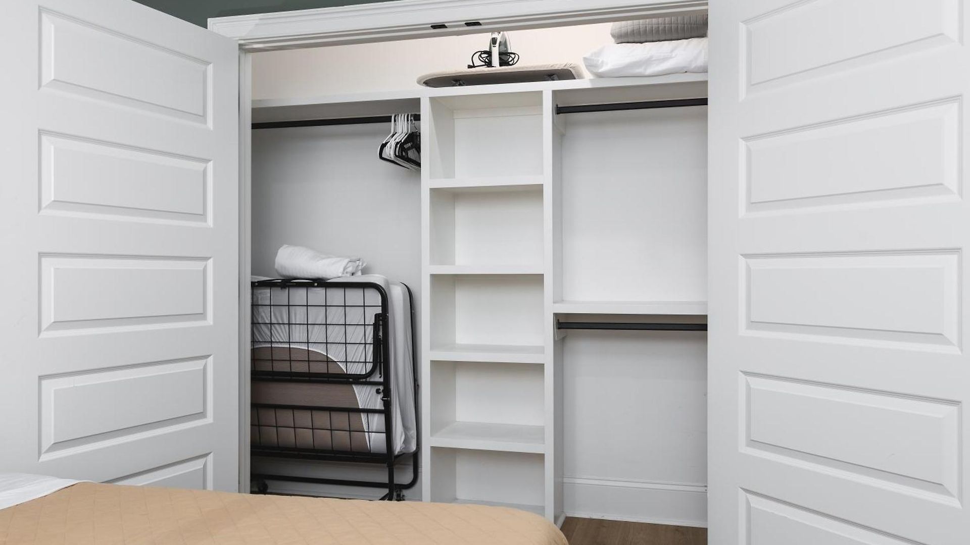 With Free Parking, 3 Miles Downtown, Near Restaurants Nashville