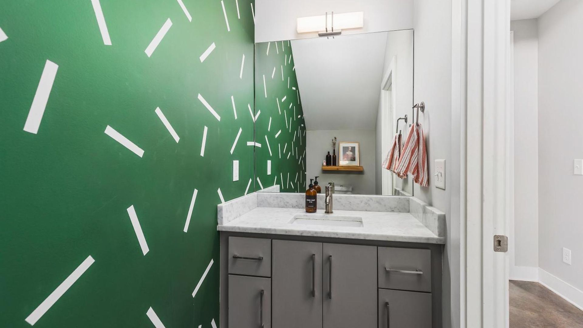 Modern Luxury With Rooftop Deck, 3 Mi To Downtown Holiday home