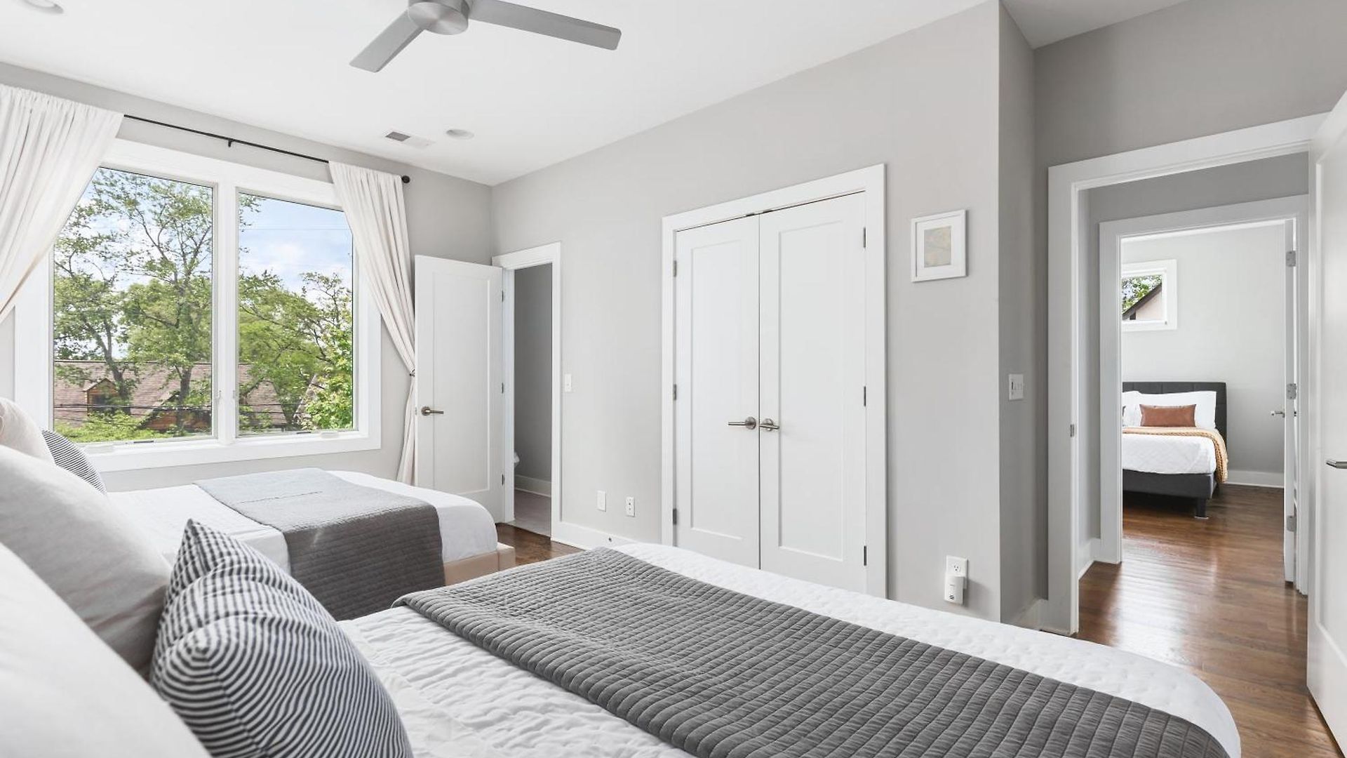 Modern Luxury With Rooftop Deck, 3 Mi To Downtown Holiday home