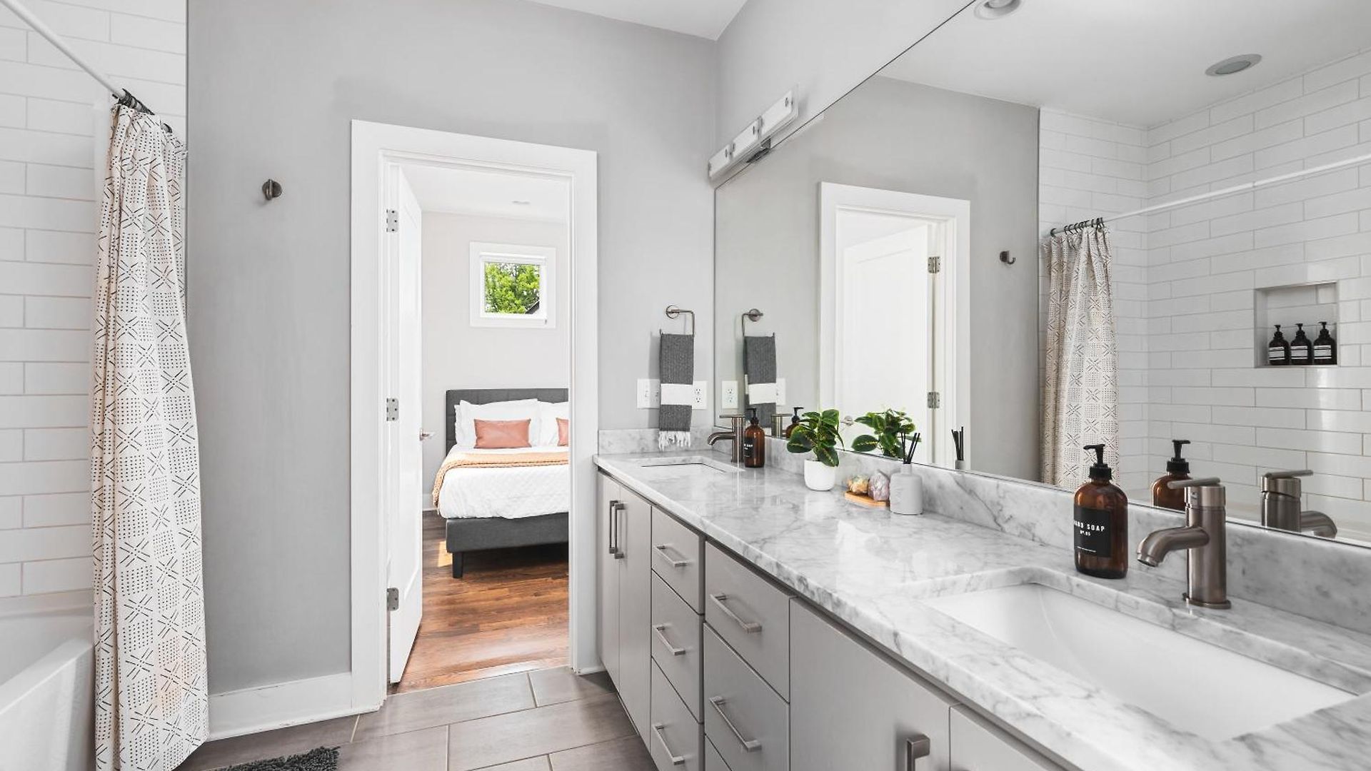 Modern Luxury With Rooftop Deck, 3 Mi To Downtown * Nashville