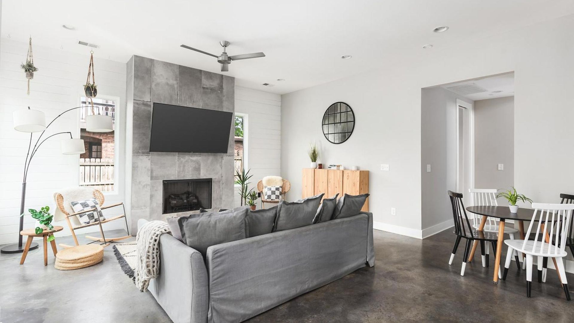 Modern Luxury With Rooftop Deck, 3 Mi To Downtown Holiday home