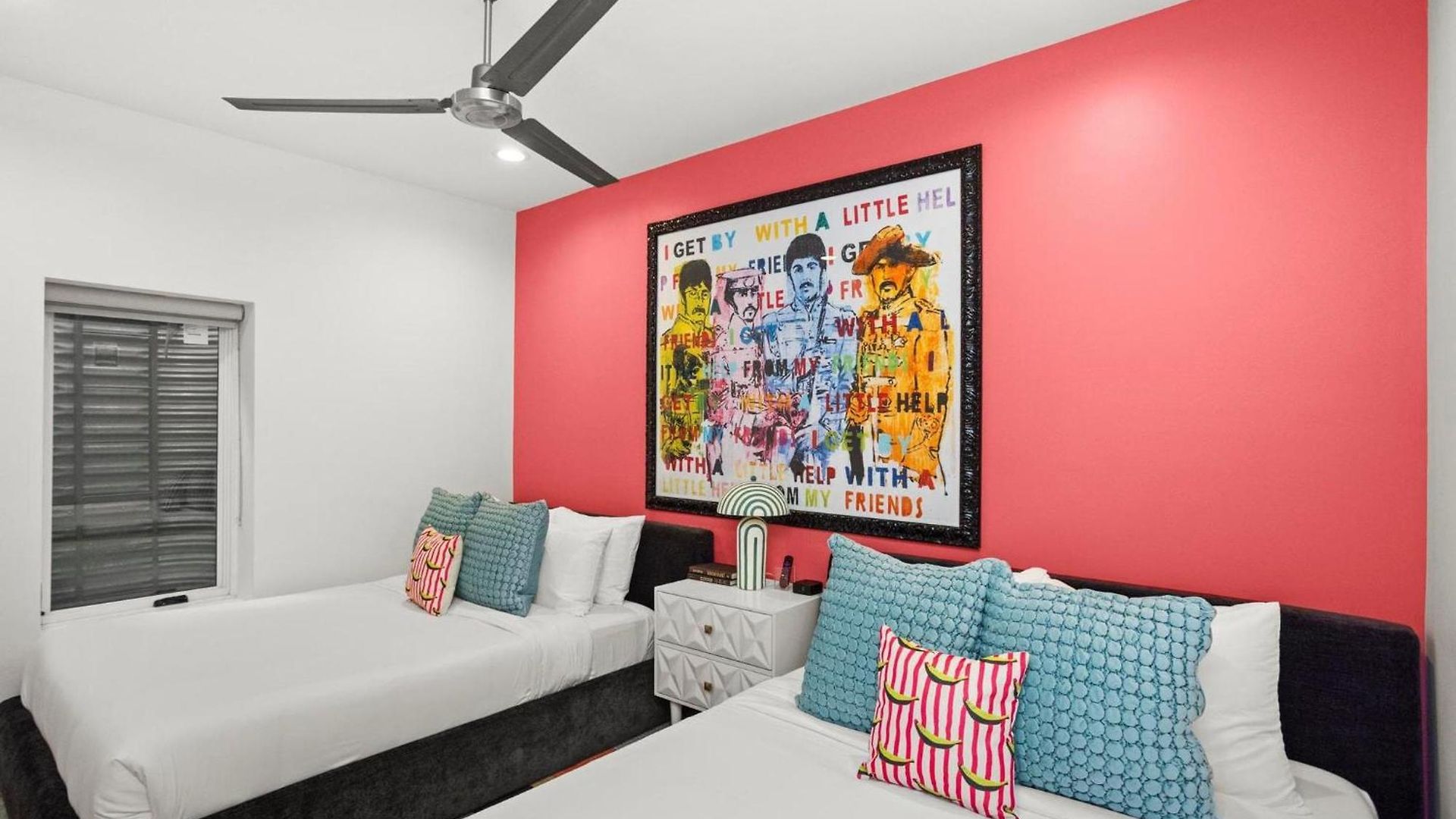 Pop Art Retreat On Legendary 8th - Walk Everywhere Holiday home