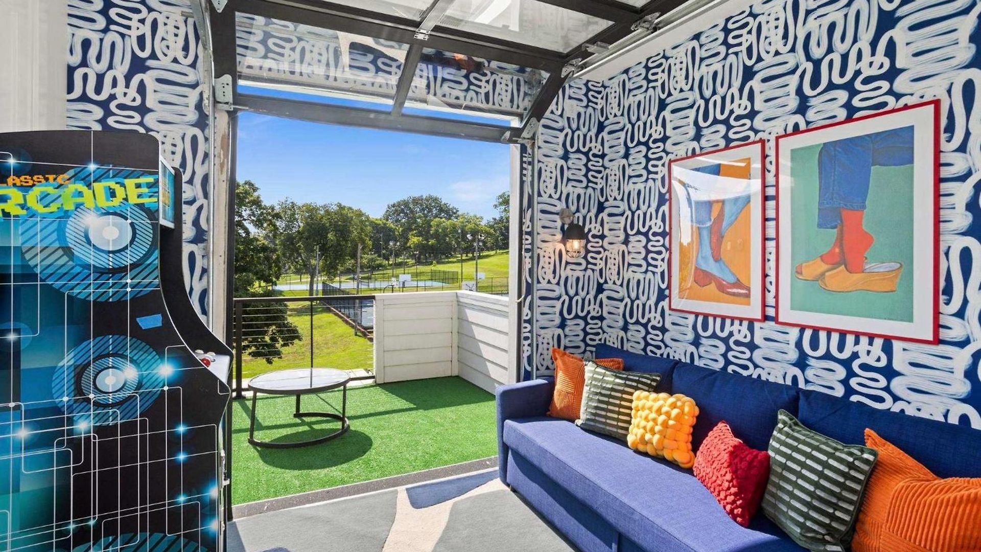 Pop Art Retreat On Legendary 8th - Walk Everywhere *