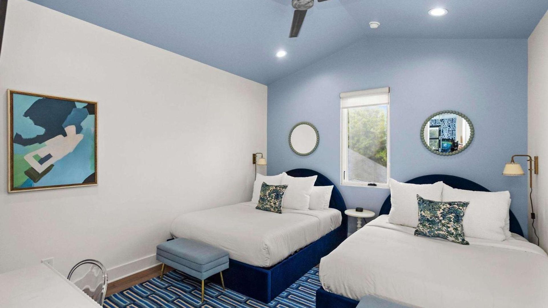 Pop Art Retreat On Legendary 8th - Walk Everywhere Holiday home