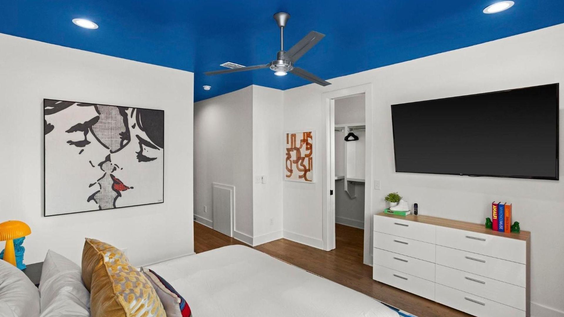 Pop Art Retreat On Legendary 8th - Walk Everywhere Holiday home