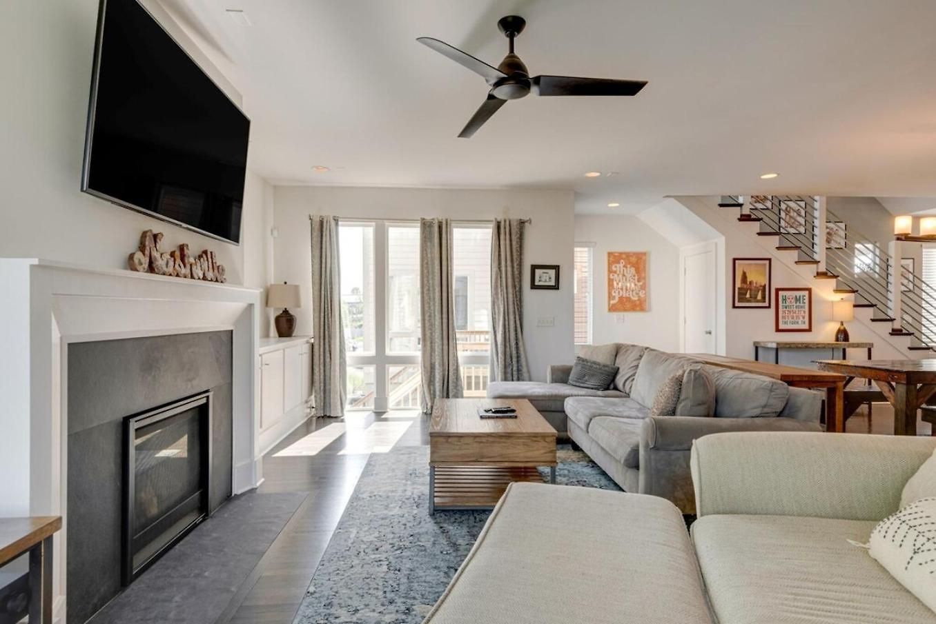 12 South Charmer 3 Bedroom With Rooftop Patio Holiday home Nashville