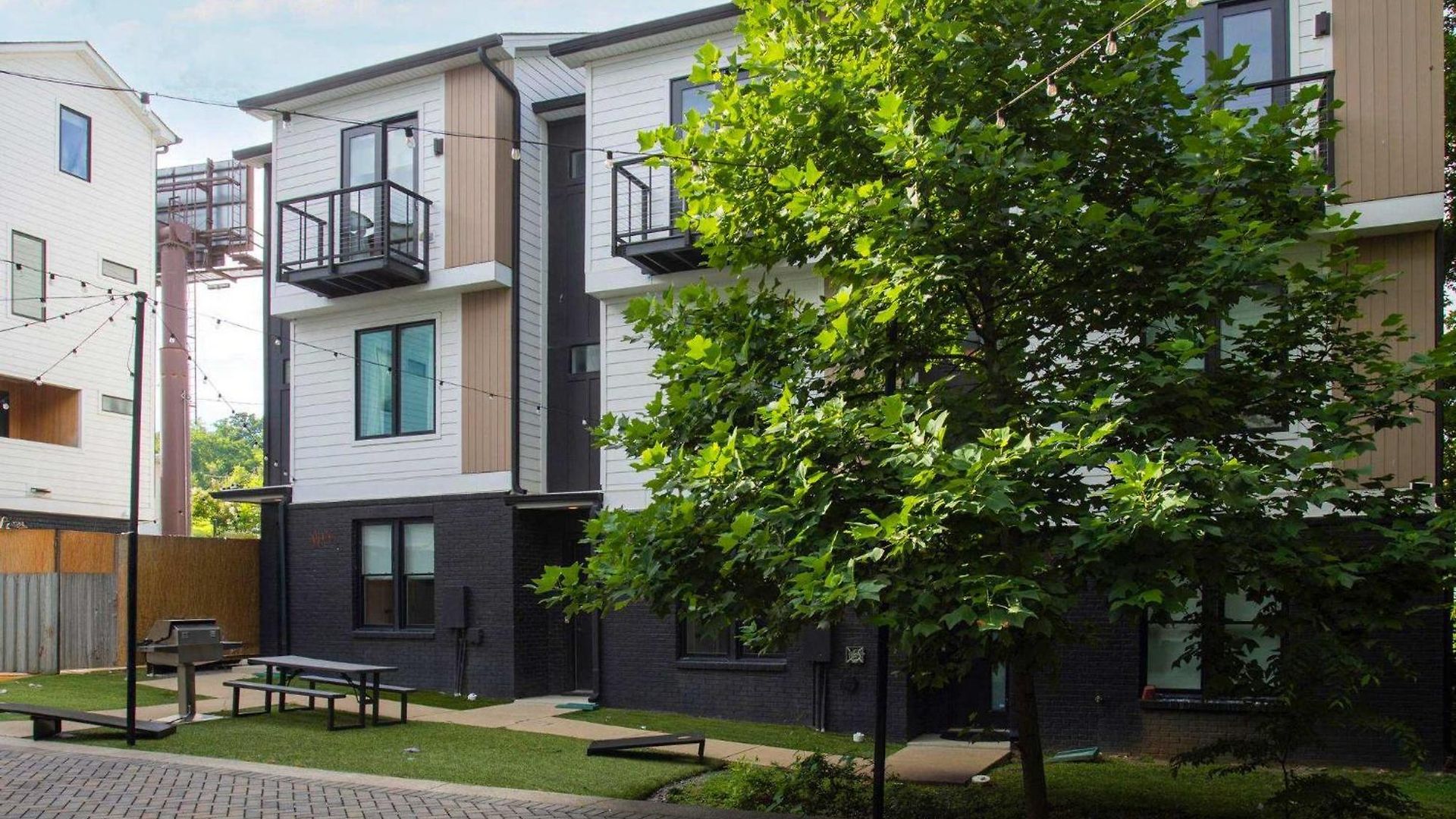 Luxe At 8th And Argyle Elite Vacation Spot