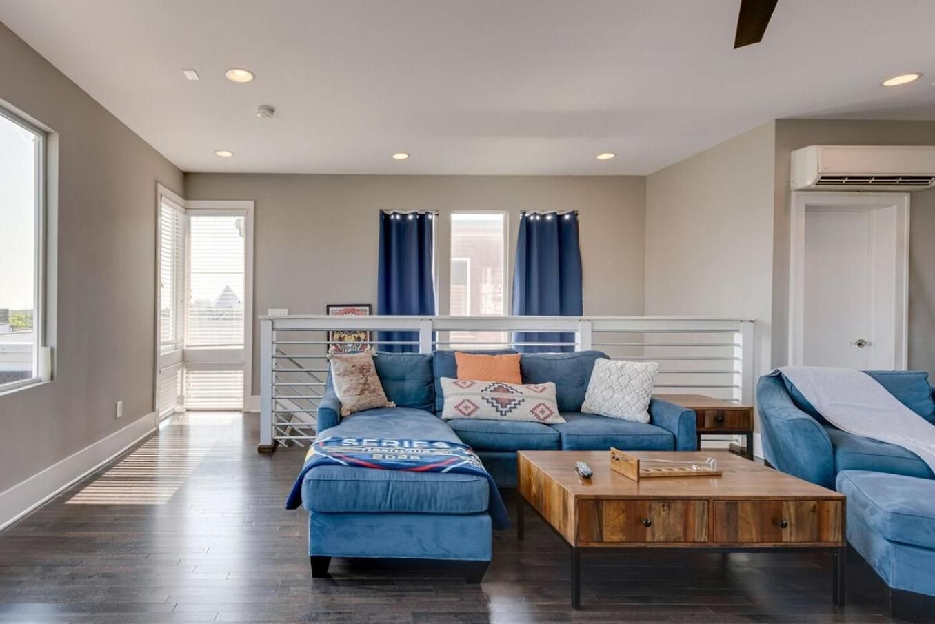 12 South Charmer 3 Bedroom With Rooftop Patio Nashville