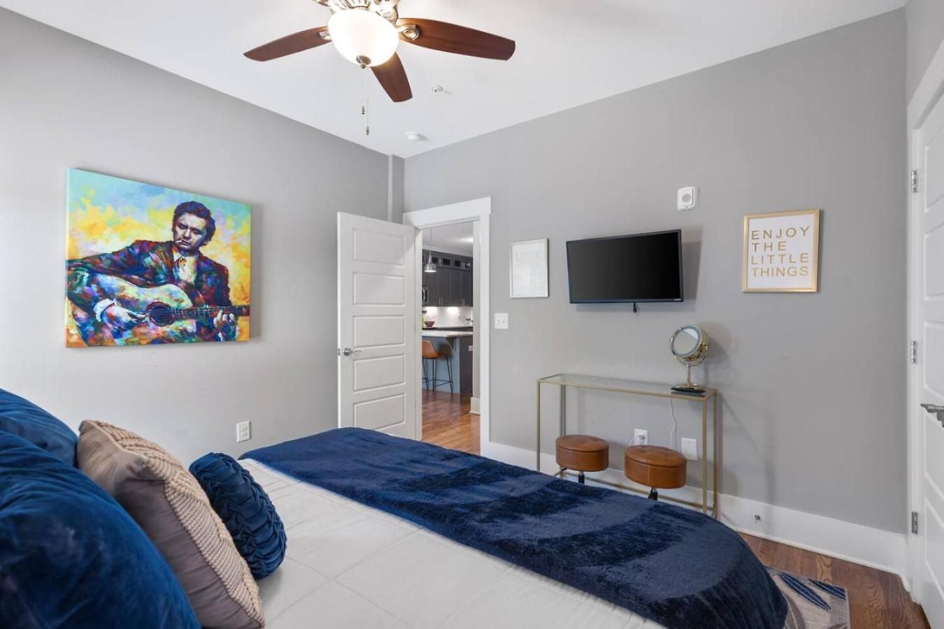 Apartment Only 4 Miles To Broadway With Free Parking And Tvs In Bedrooms
