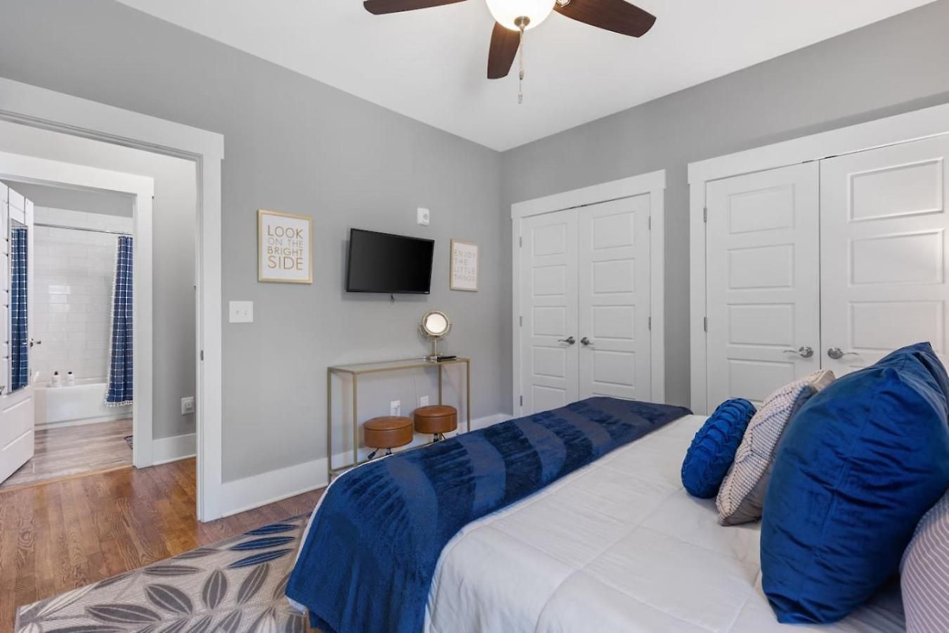 Apartment Only 4 Miles To Broadway With Free Parking And Tvs In Bedrooms *