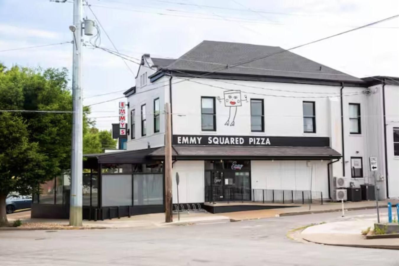 Apartment Only 4 Miles To Broadway With Free Parking And Tvs In Bedrooms