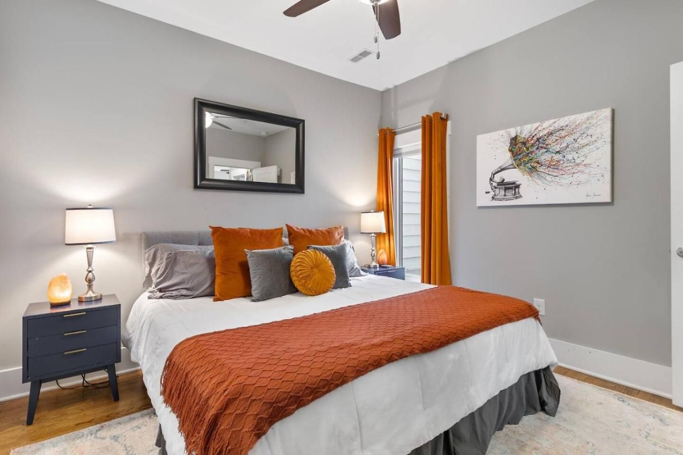 Only 4 Miles To Broadway With Free Parking And Tvs In Bedrooms Apartment *