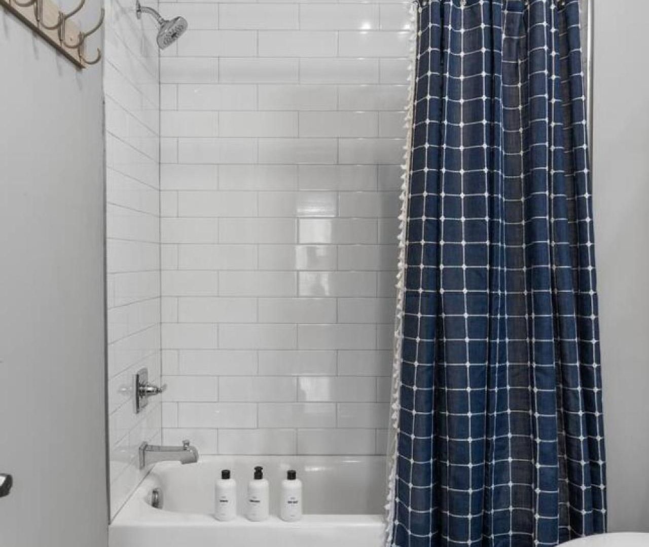 Only 4 Miles To Broadway With Free Parking And Tvs In Bedrooms Apartment Nashville