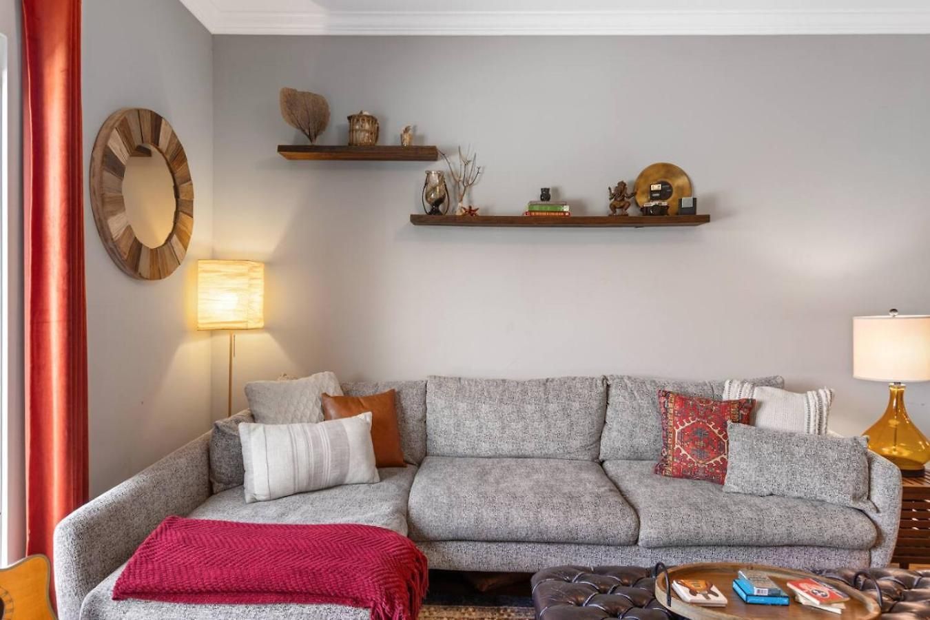 Only 4 Miles To Broadway With Free Parking And Tvs In Bedrooms *