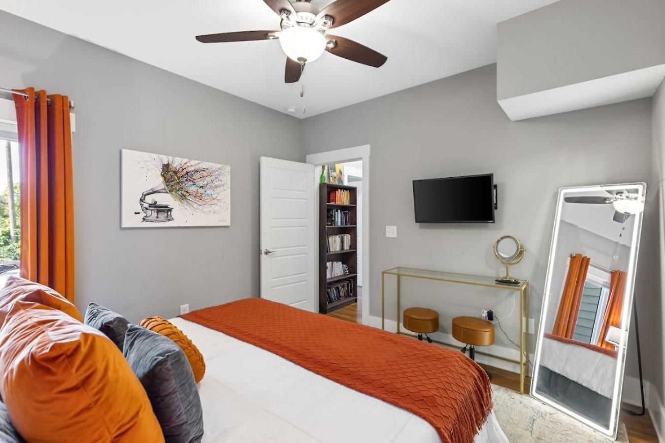 Only 4 Miles To Broadway With Free Parking And Tvs In Bedrooms