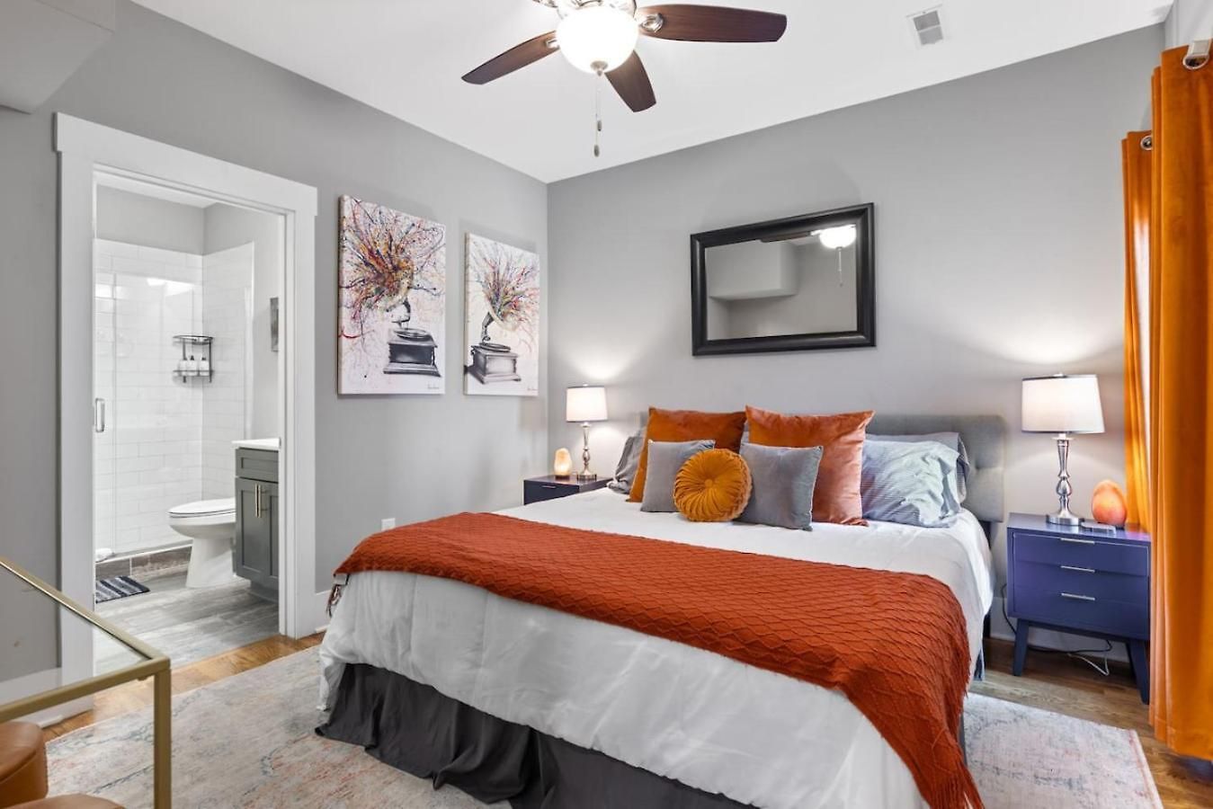 Only 4 Miles To Broadway With Free Parking And Tvs In Bedrooms Apartment