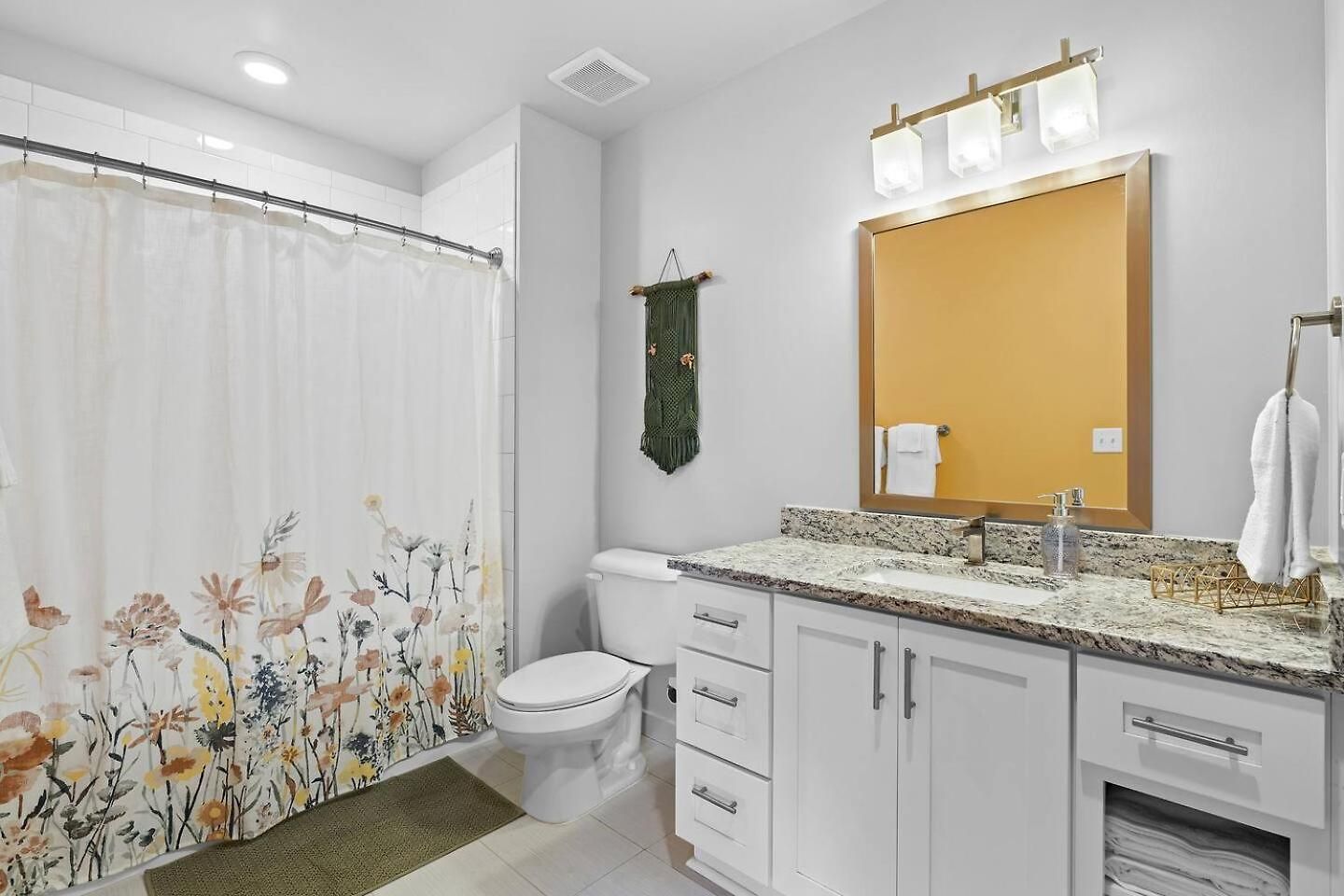 Wild & Chic - Rooftop Pool, Walk To Broadway Apartment *