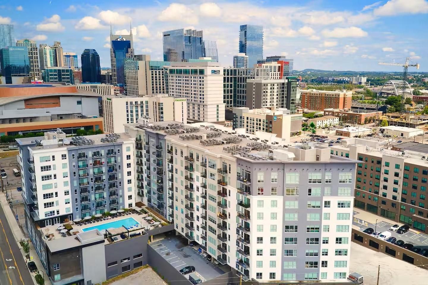 Wild & Chic - Rooftop Pool, Walk To Broadway Apartment