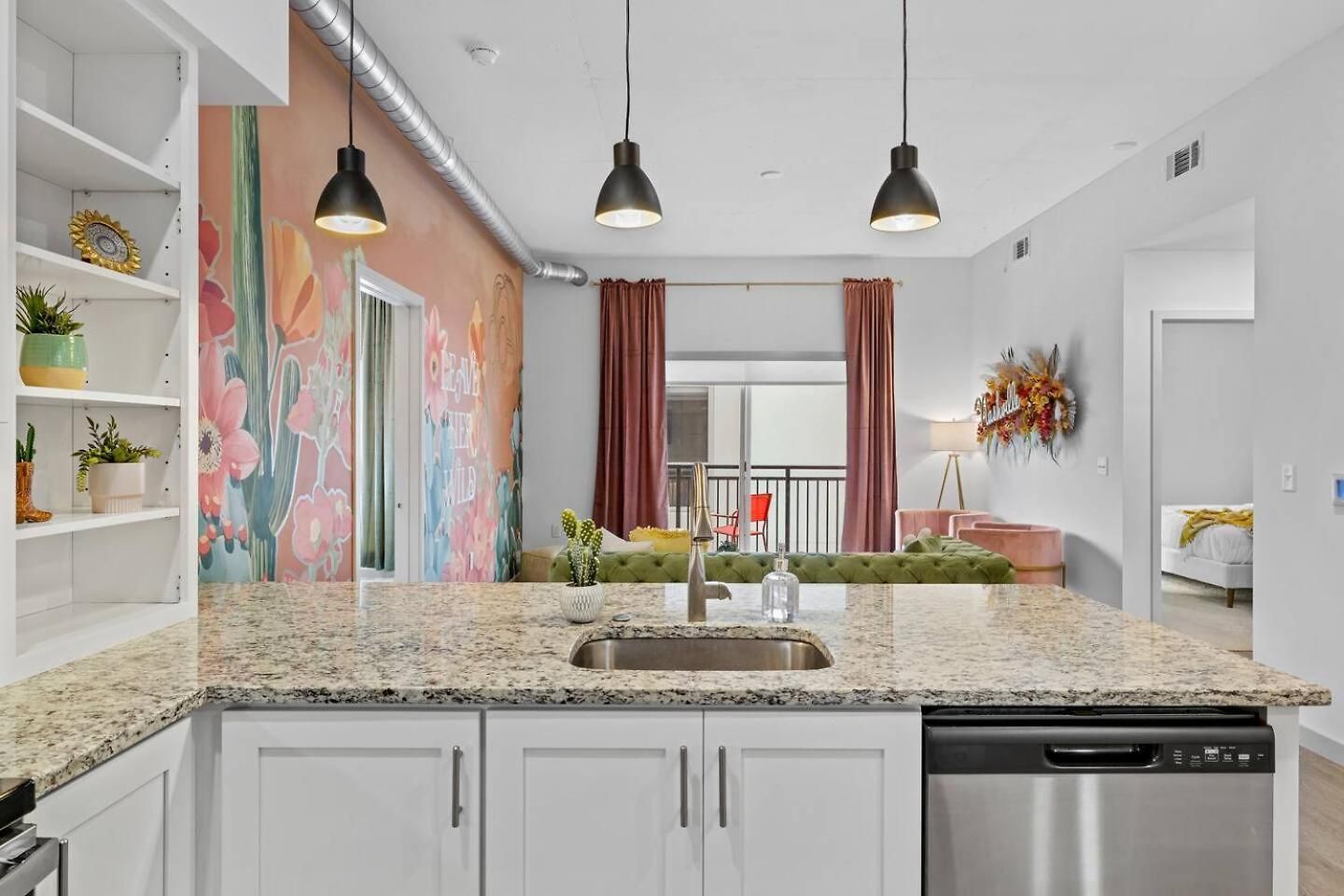 Wild & Chic - Rooftop Pool, Walk To Broadway Apartment