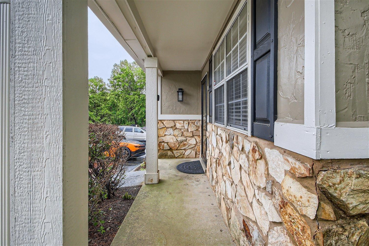 3 Units - Sleeps 24 - Mins To Downtown And Airport Apartment *