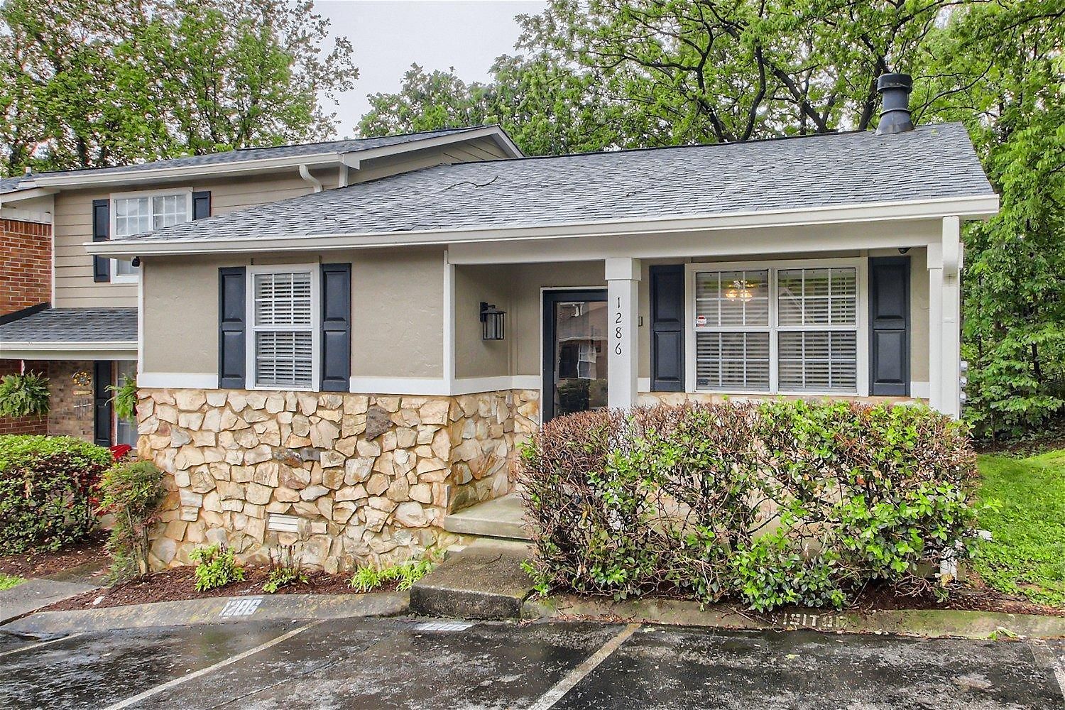 Apartment 3 Units - Sleeps 24 - Mins To Downtown And Airport