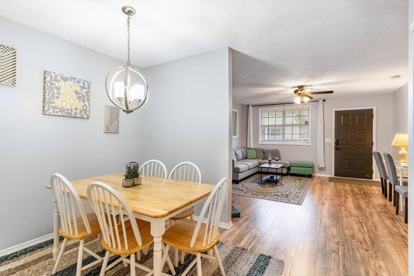 3 Units - Sleeps 24 - Mins To Downtown And Airport Apartment