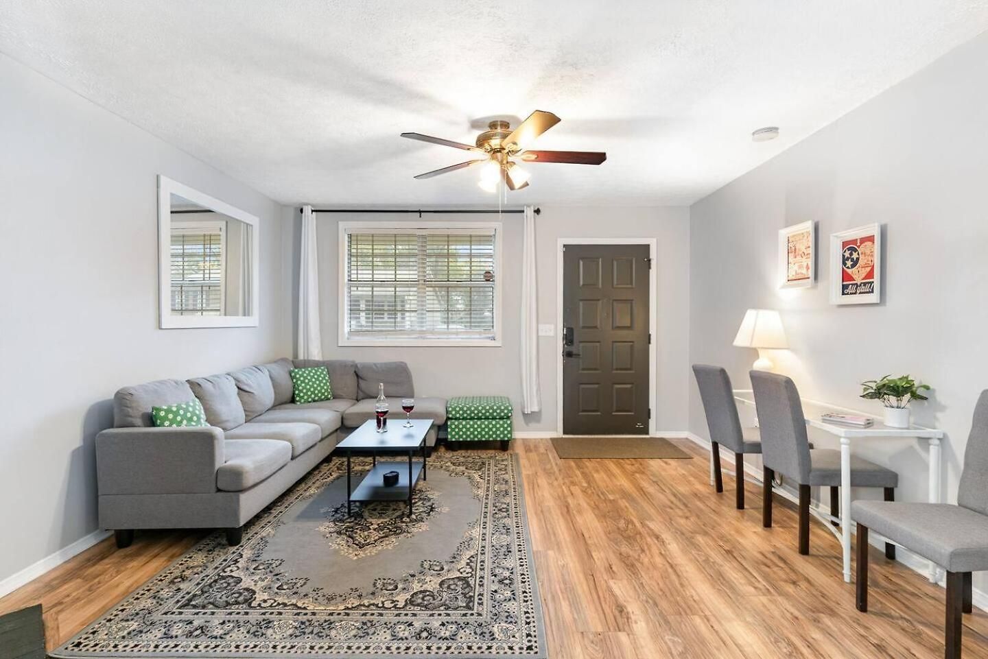 Apartment 3 Units - Sleeps 24 - Mins To Downtown And Airport
