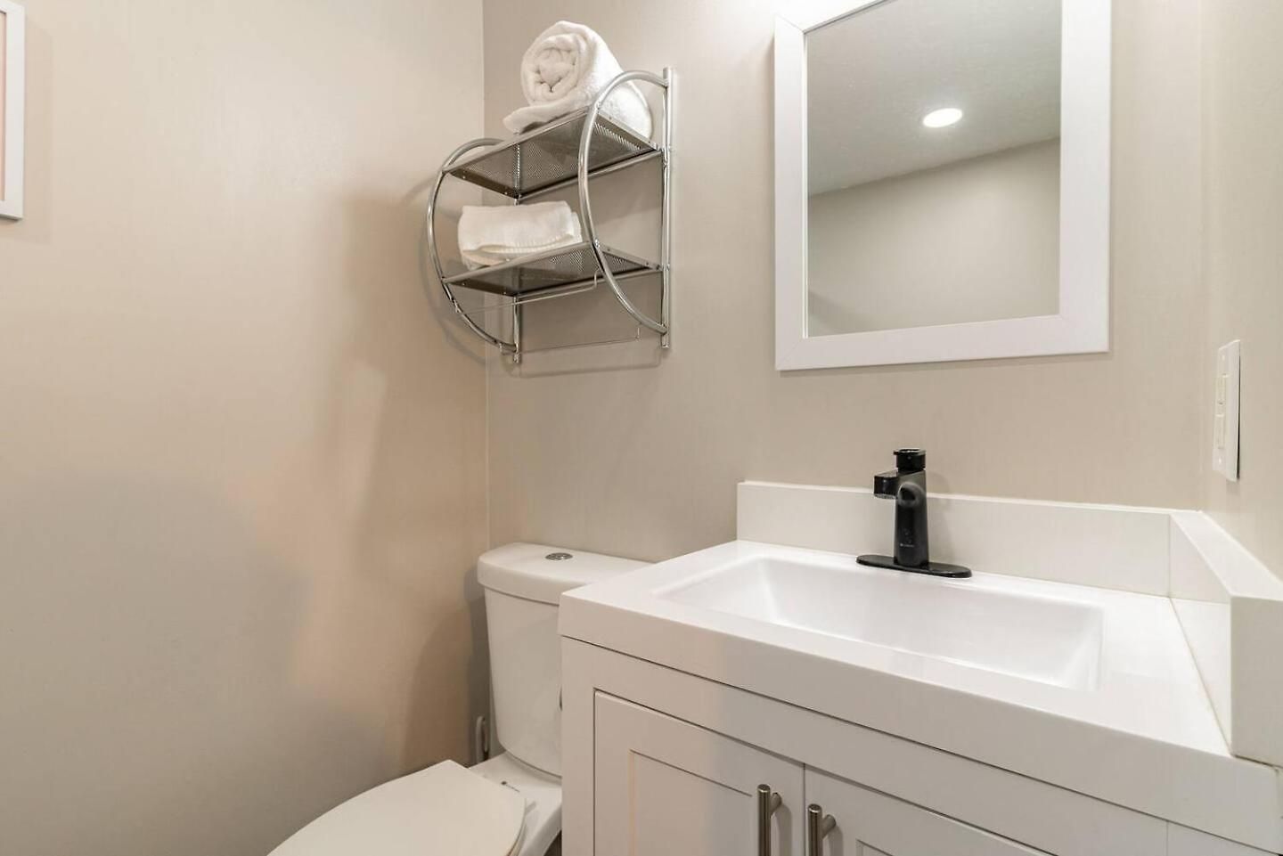 Freshly Renovated - Minutes From Downtown & Bna Apartment