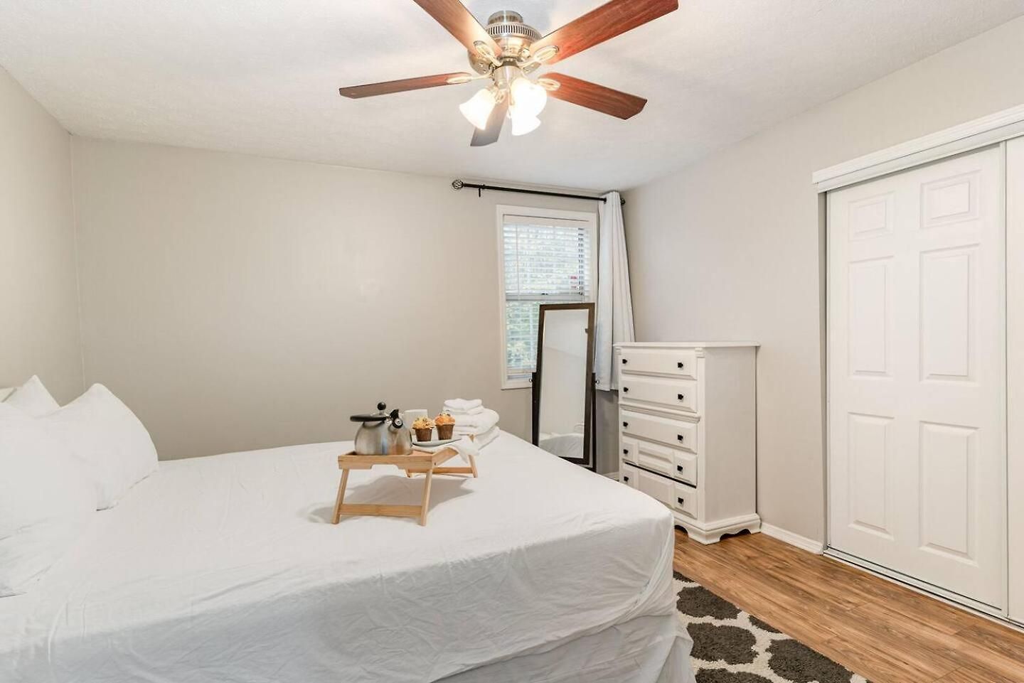 Freshly Renovated - Minutes From Downtown & Bna Apartment *
