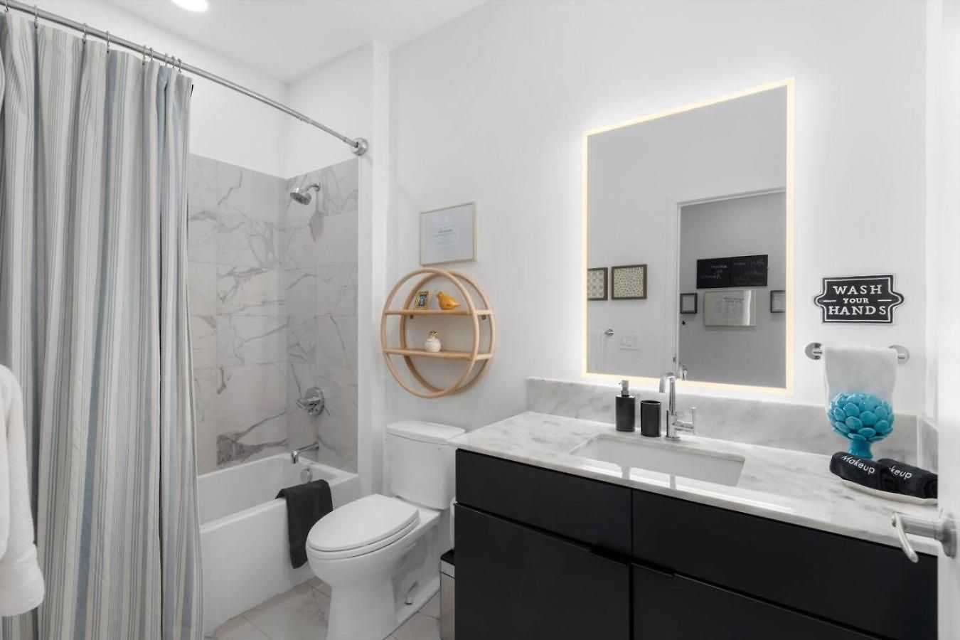 Luxury Riverview Walk To Broadway With Garage And Patio Holiday home Nashville