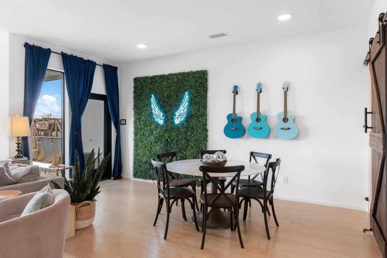 Luxury Riverview Walk To Broadway With Garage And Patio Holiday home Nashville