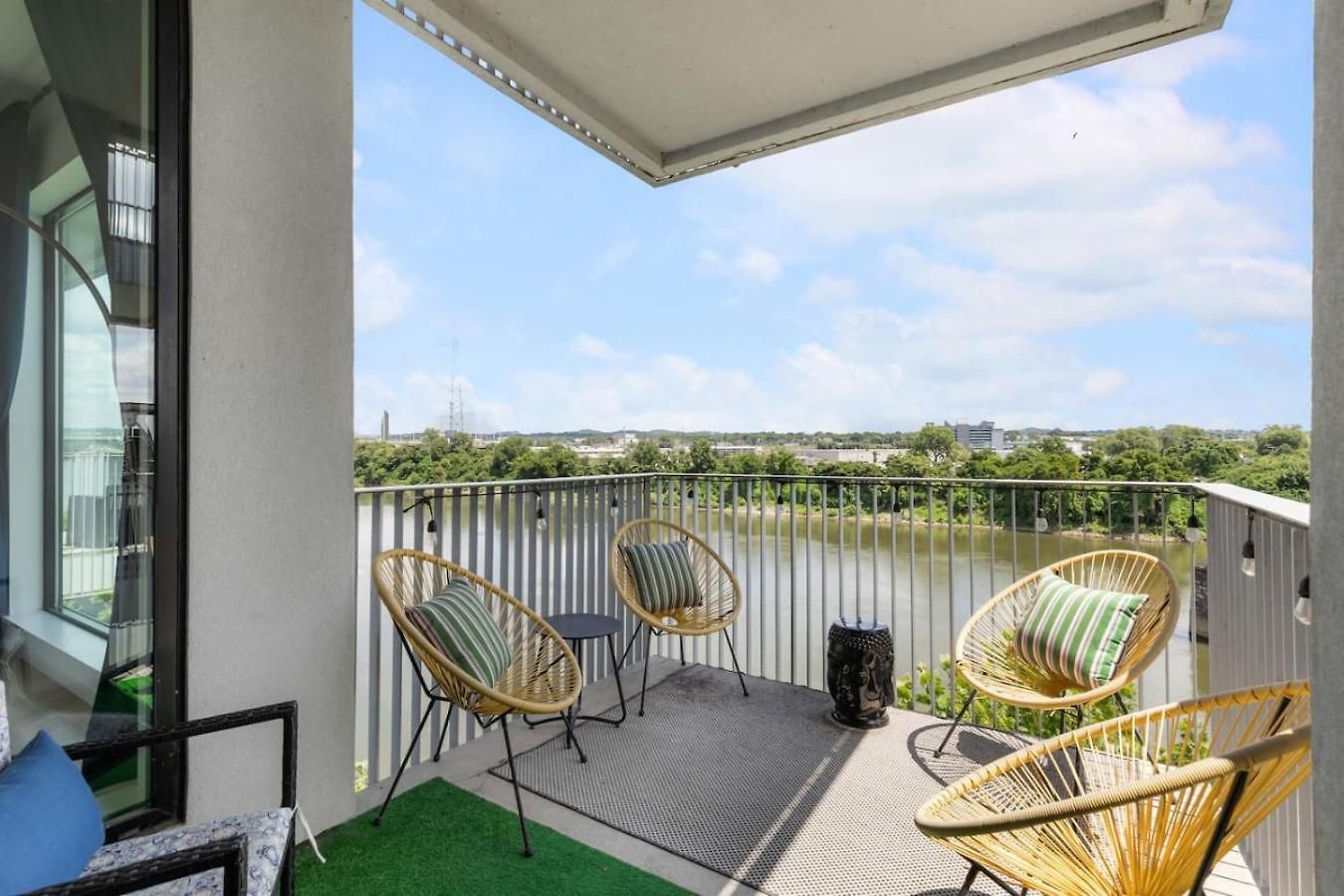 Luxury Riverview Walk To Broadway With Garage And Patio * Nashville