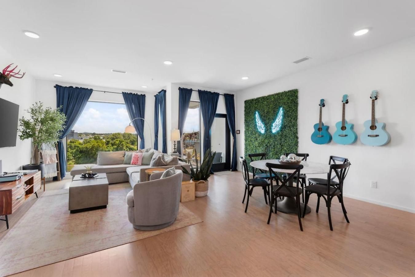 Luxury Riverview Walk To Broadway With Garage And Patio Holiday home Nashville