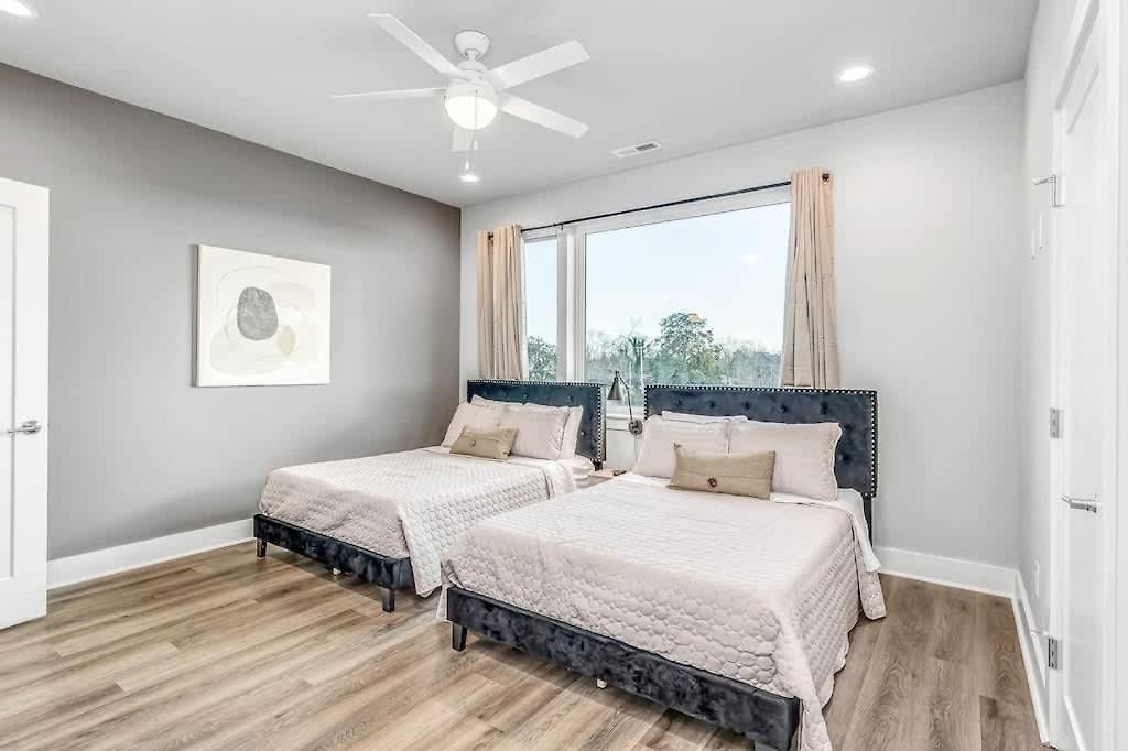 Holiday home 2 Townhomes - Sleeps 24-rooftop Patios