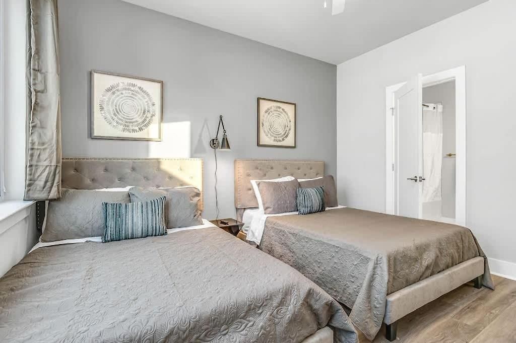 Holiday home 2 Townhomes - Sleeps 24-rooftop Patios *