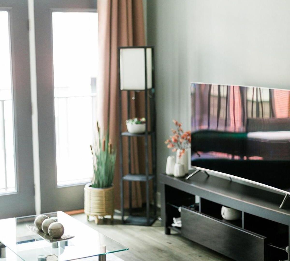 Modern Germantown - Walkable, Quiet & Apartment *