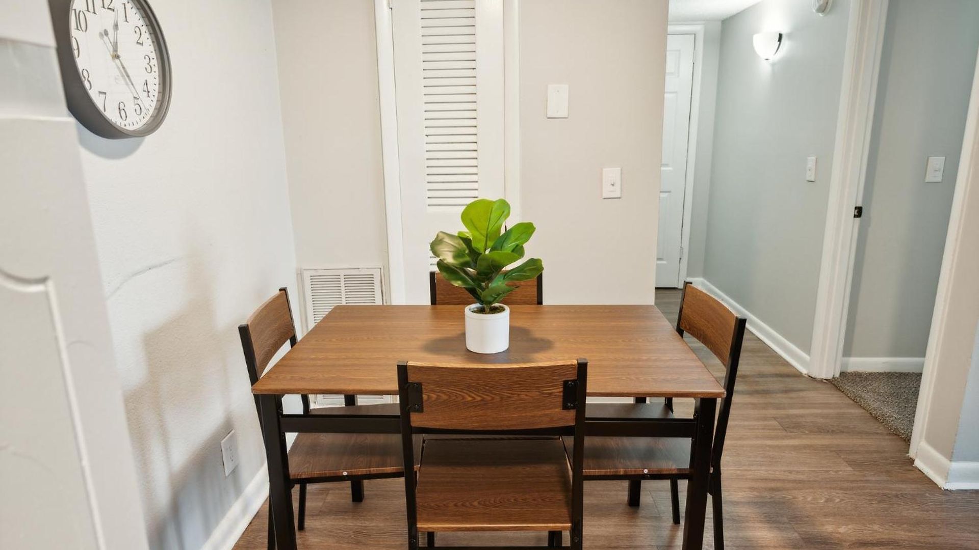 Brentwood A2 I Cozy & Comfy I 2bd I Free Parking Apartment *