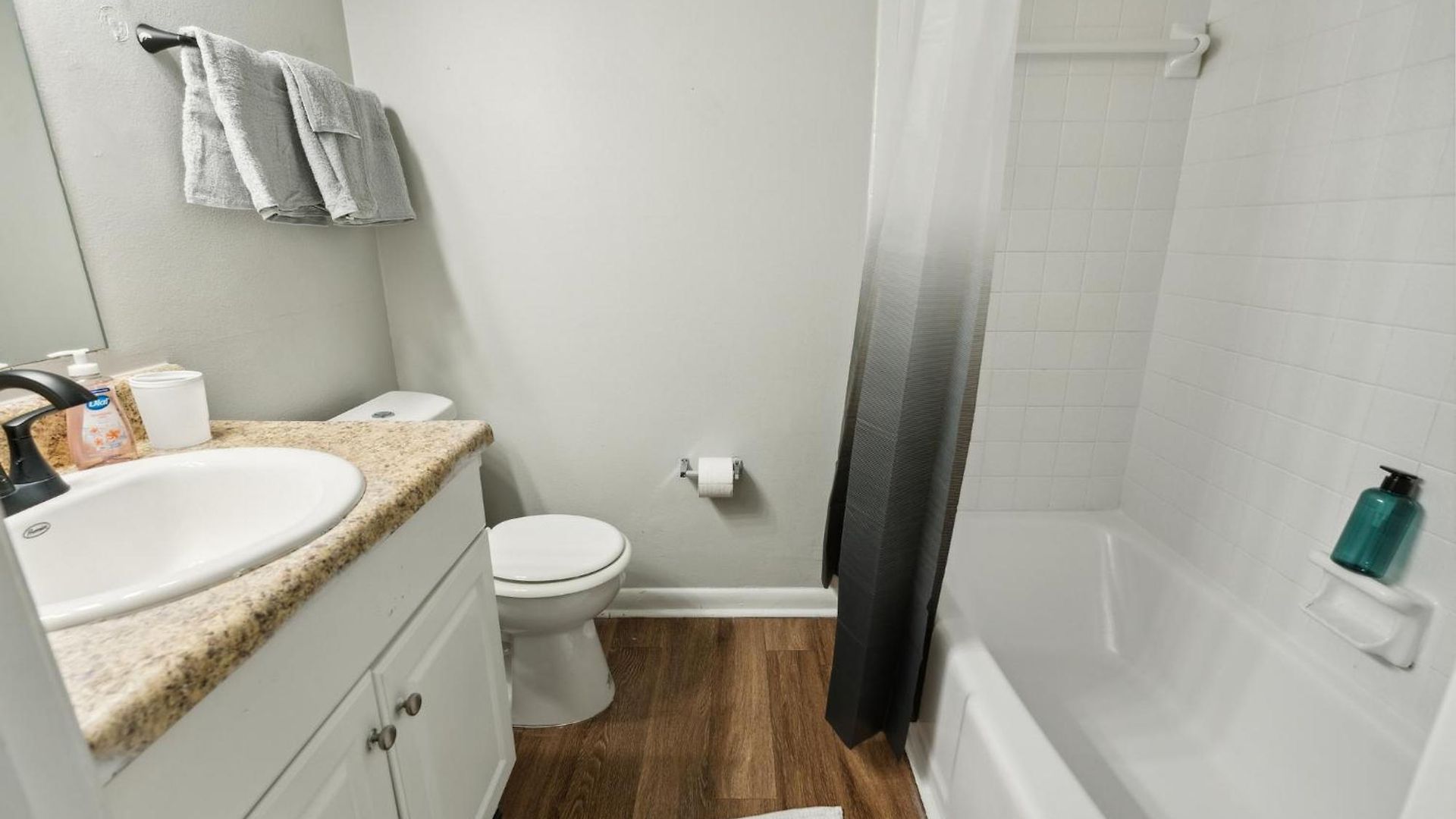 Apartment Brentwood A2 I Cozy & Comfy I 2bd I Free Parking *