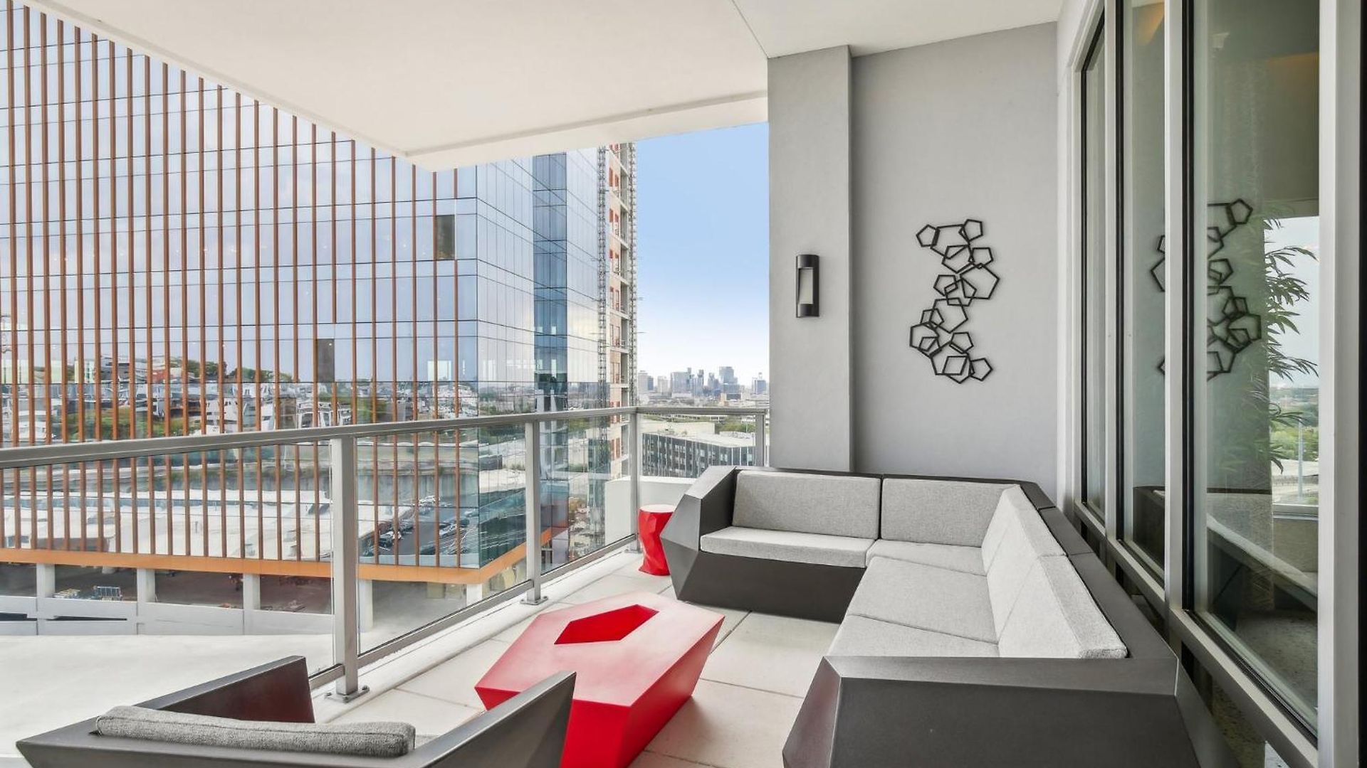 Skyline Views & Poolmins To Vanderbilt Apartment
