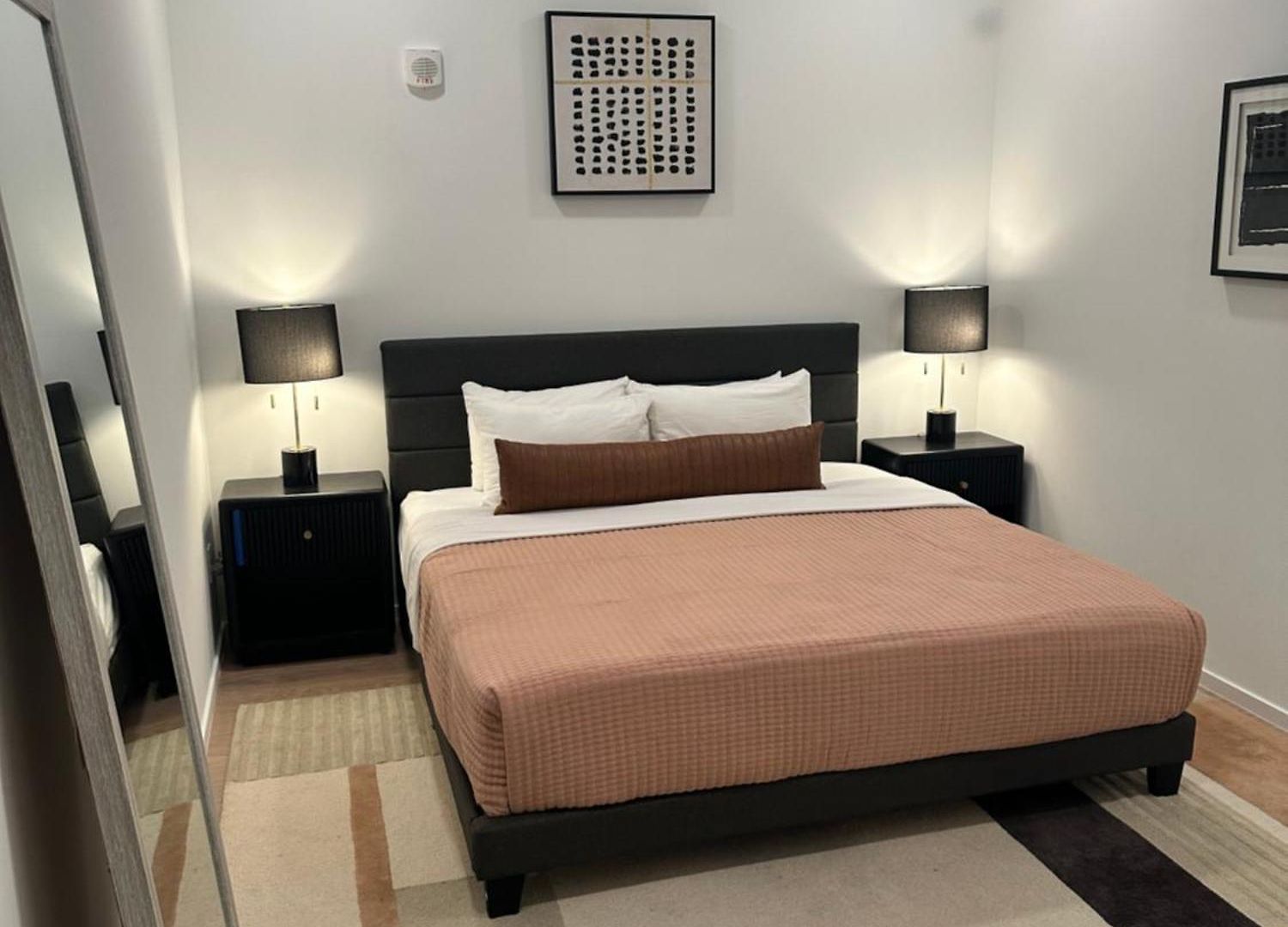 Stylish Riverfront Eve 305 - Free Parking * Nashville
