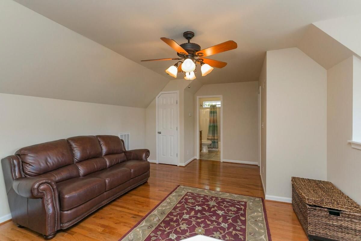 Huge For Groups Near Downtown Villa *
