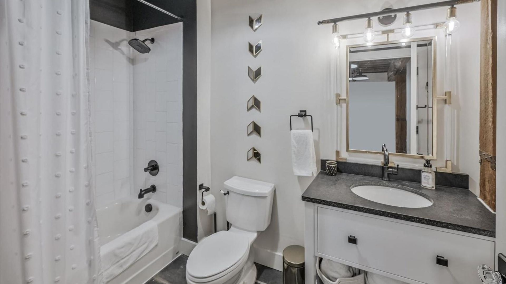 Apartment Luxe Loft With Speakeasy Parking And 2 Mi To Broadway *