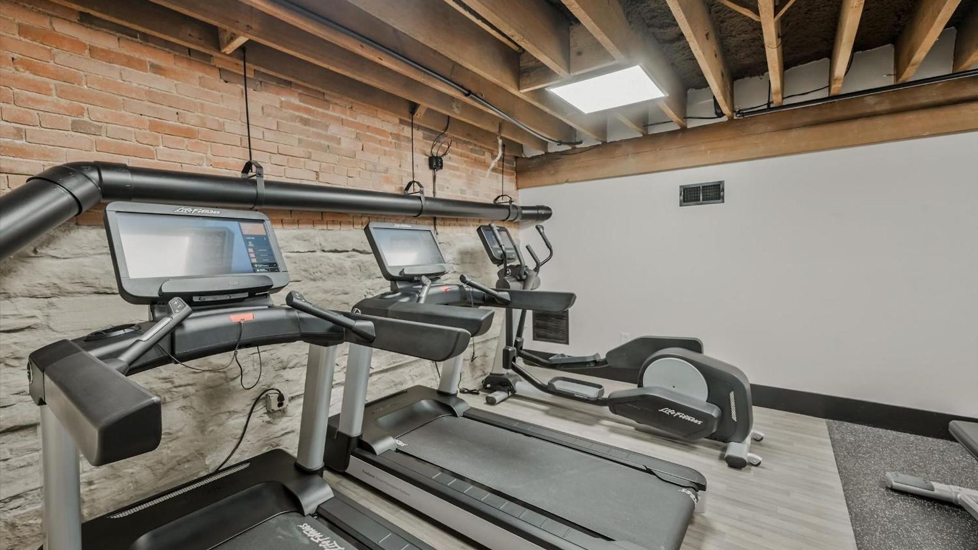 Apartment Luxe Loft With Speakeasy Parking And 2 Mi To Broadway