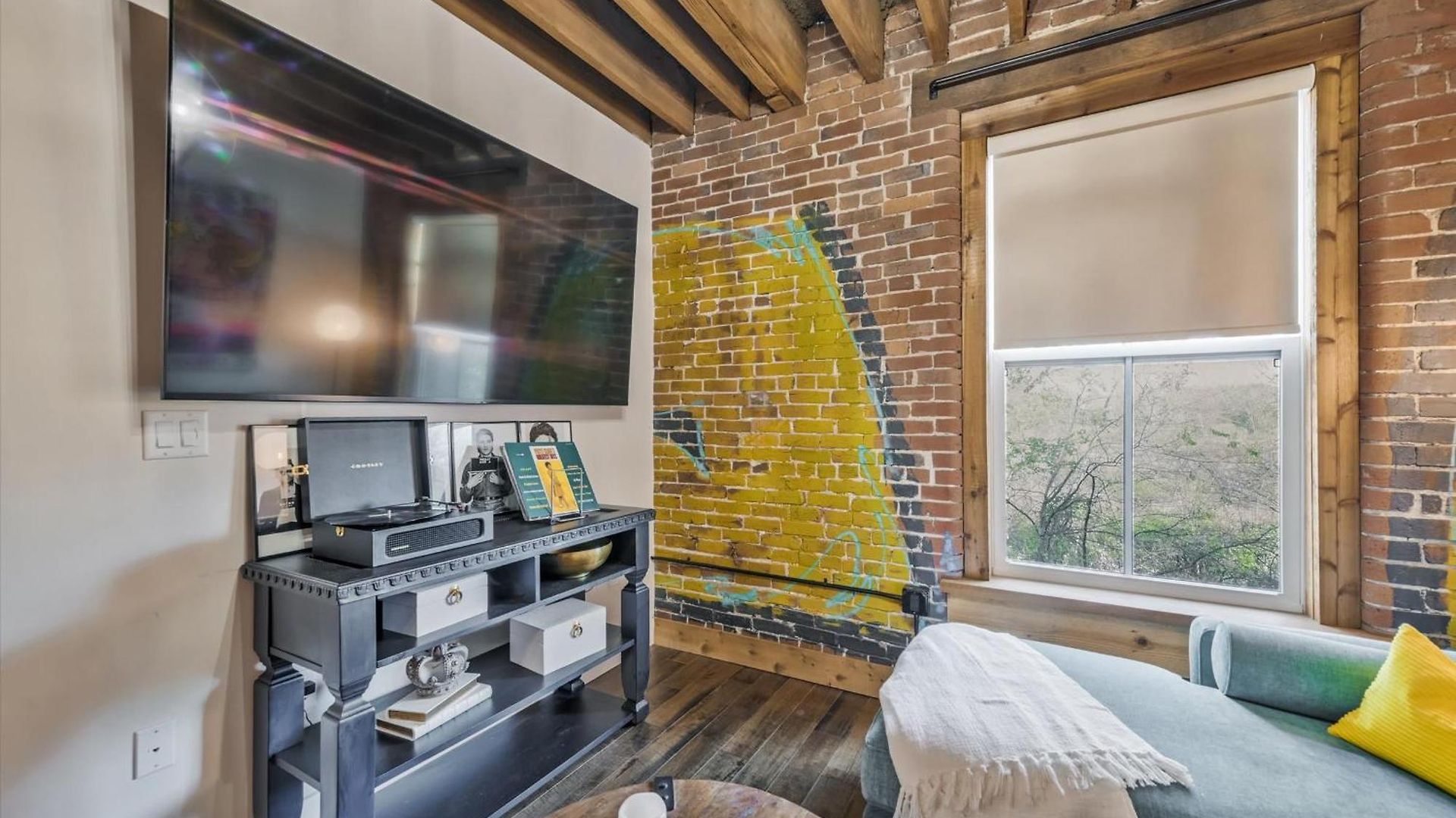 Luxe Loft With Speakeasy Parking And 2 Mi To Broadway
