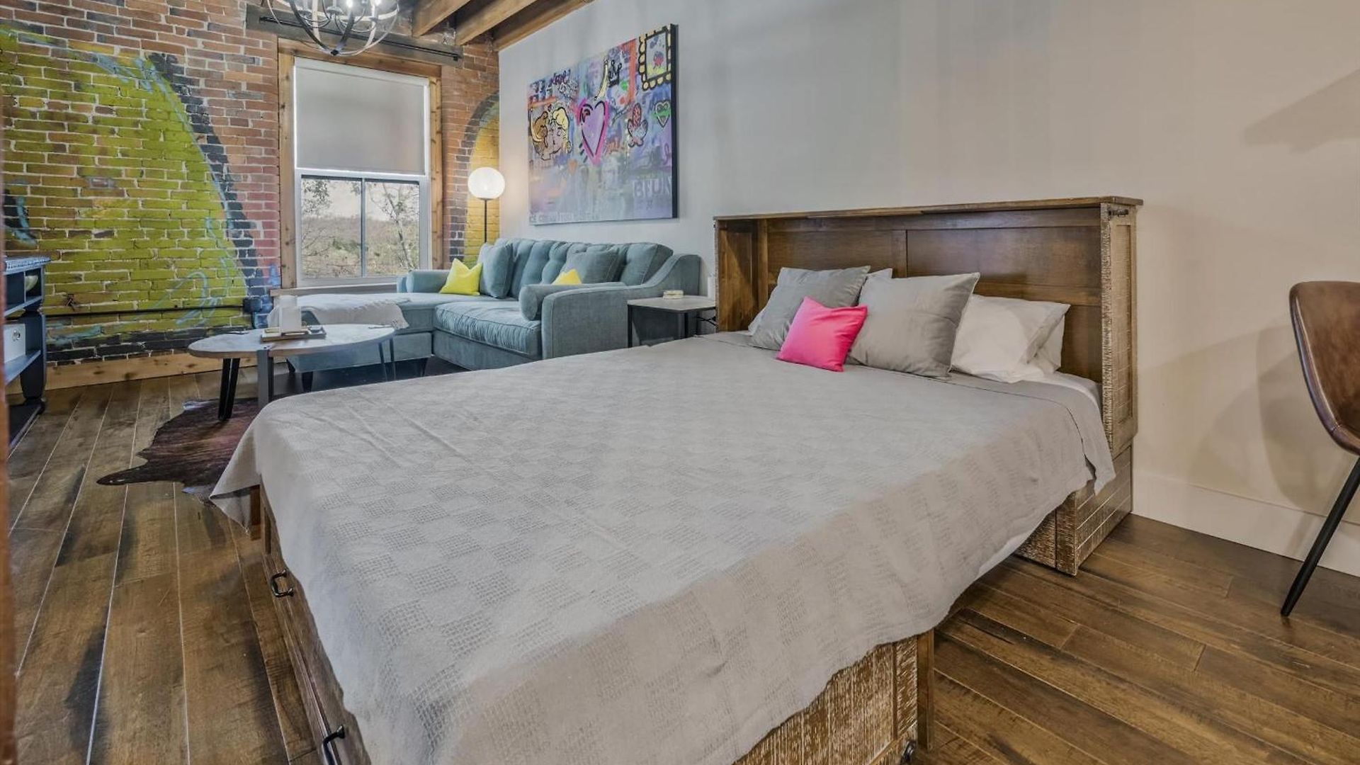 Luxe Loft With Speakeasy Parking And 2 Mi To Broadway *
