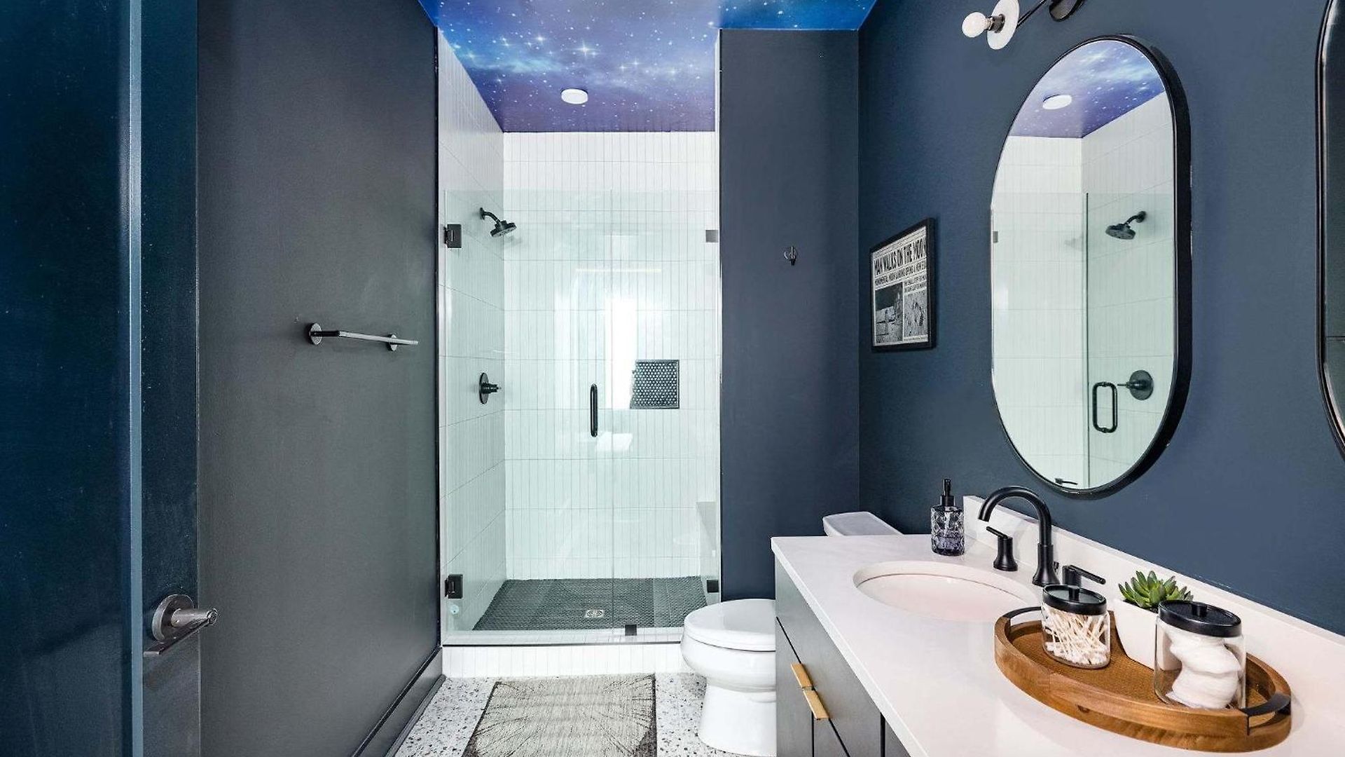 Space Cowboy Launchpad 1 Mile To Broadway Apartment *