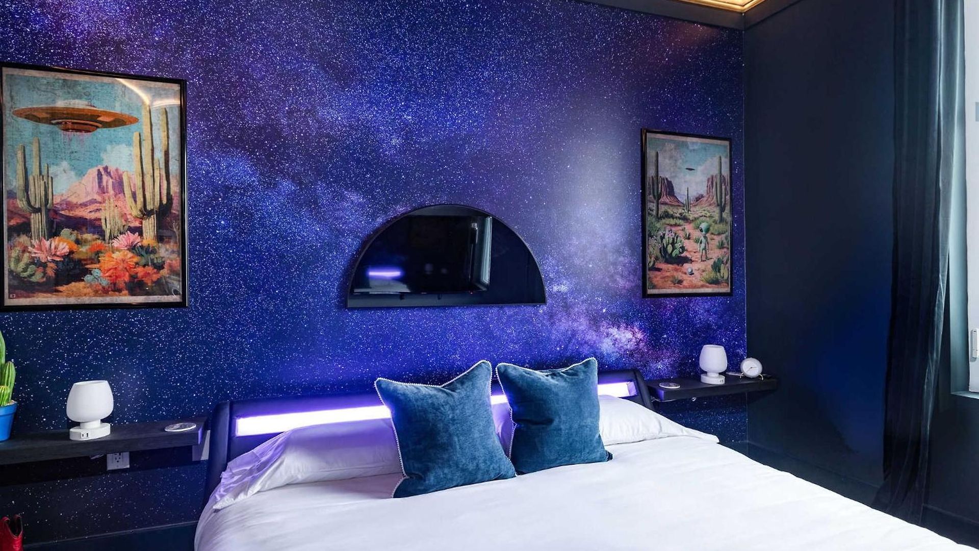Space Cowboy Launchpad 1 Mile To Broadway Apartment *