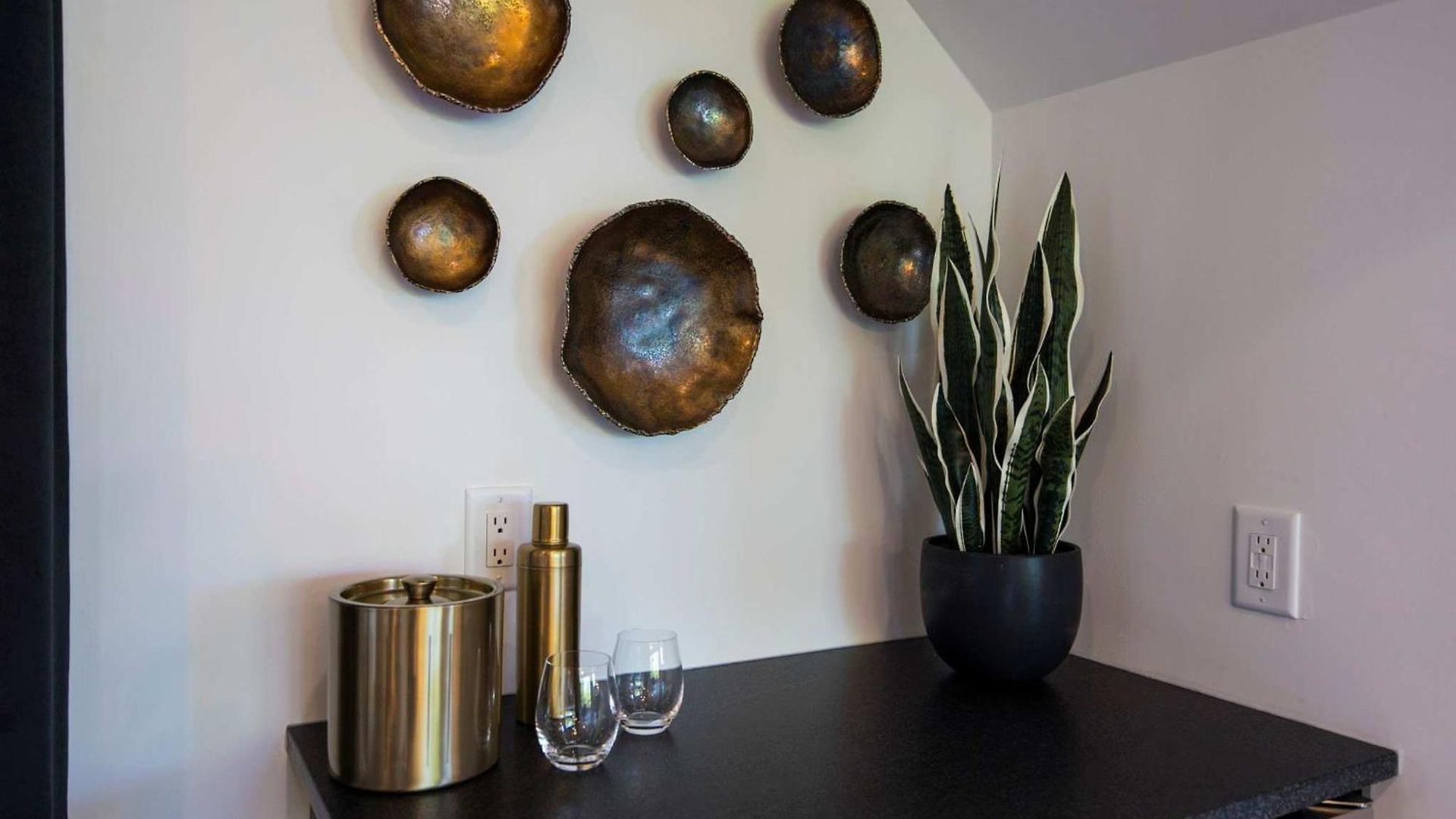 Modern Stunner 5 Min To Dt Hot Tub Rooftop Views *