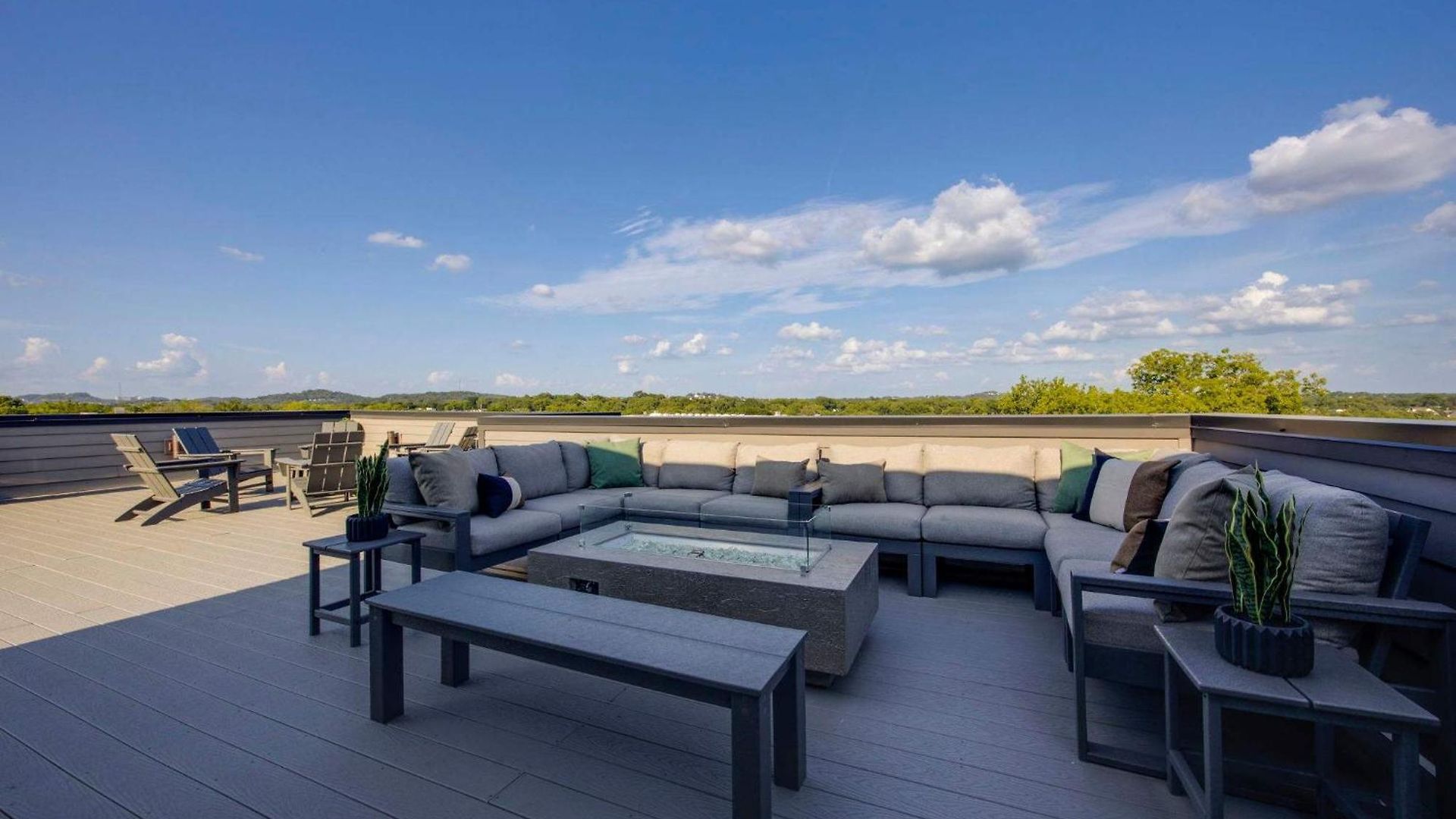 Modern Stunner 5 Min To Dt Hot Tub Rooftop Views Holiday home Nashville