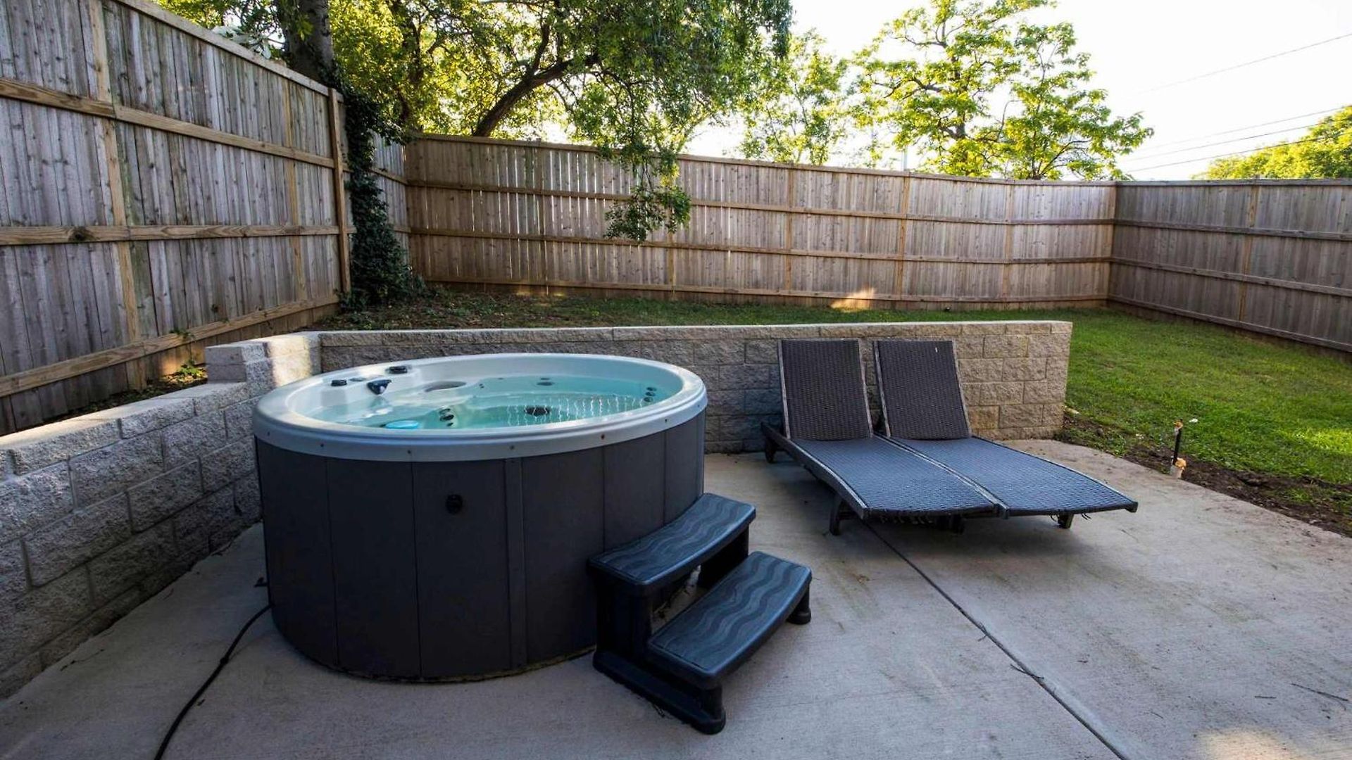 Modern Stunner 5 Min To Dt Hot Tub Rooftop Views Holiday home *